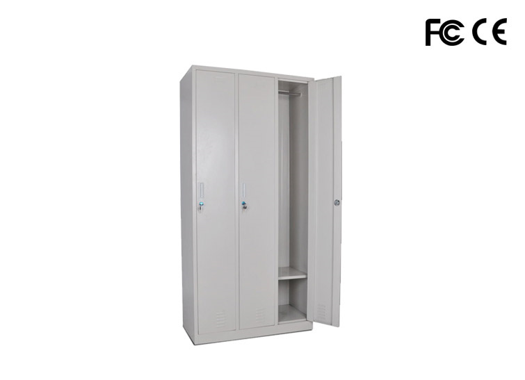 Three-door locker 